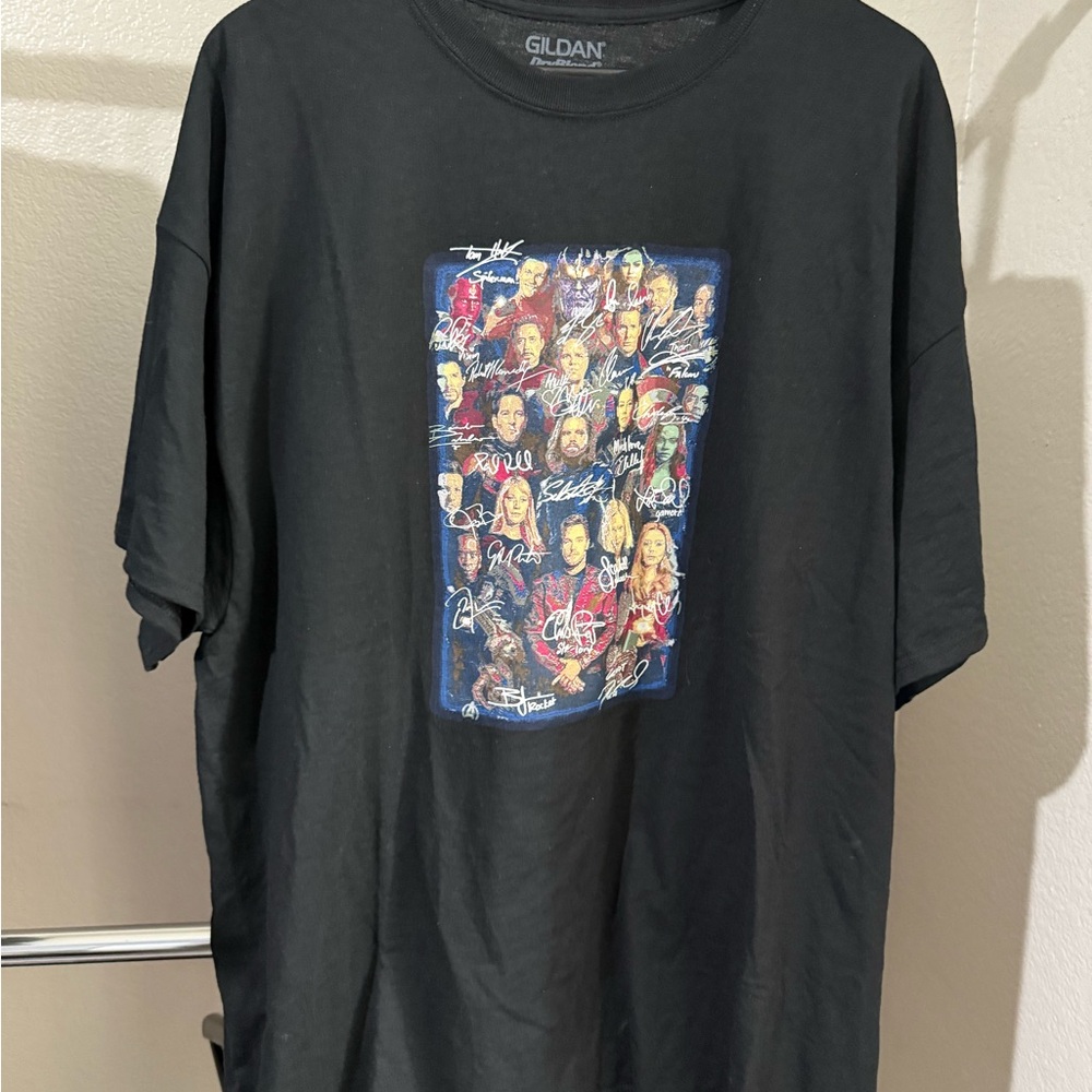 Marvel MCU Avengers Infinity Saga Actors Pic signatures Men’s 2XL Black T Shirt